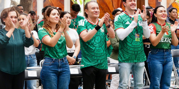 ACOMPAÑADO DE JÓVENES SONORENSES, GOBERNADOR DURAZO VIVE LA EMOCIÓN DEL DEBUT DE MÉXICO EN LA COPA MUNDIAL DE LA FIFA 2026