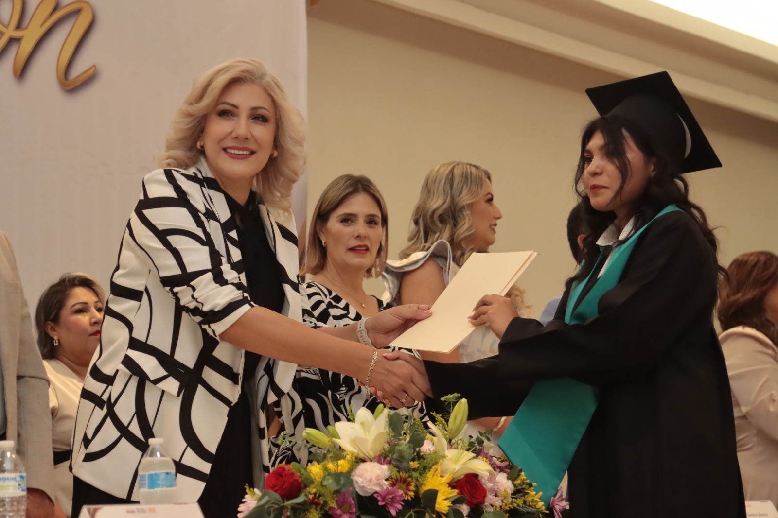 ALCALDESA CLAUDIA SANTACRUZ AVILÉS PRESIDE CEREMONIA DE GRADUACIÓN DEL COBACH PLANTEL III
