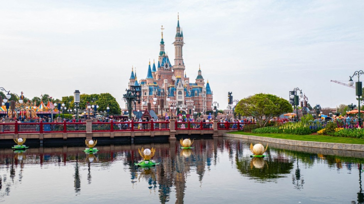 ADOLESCENTE CAE 15 METROS EN ATRACCIÓN DE DISNEYLAND TRAS SALIR DEL VEHÍCULO