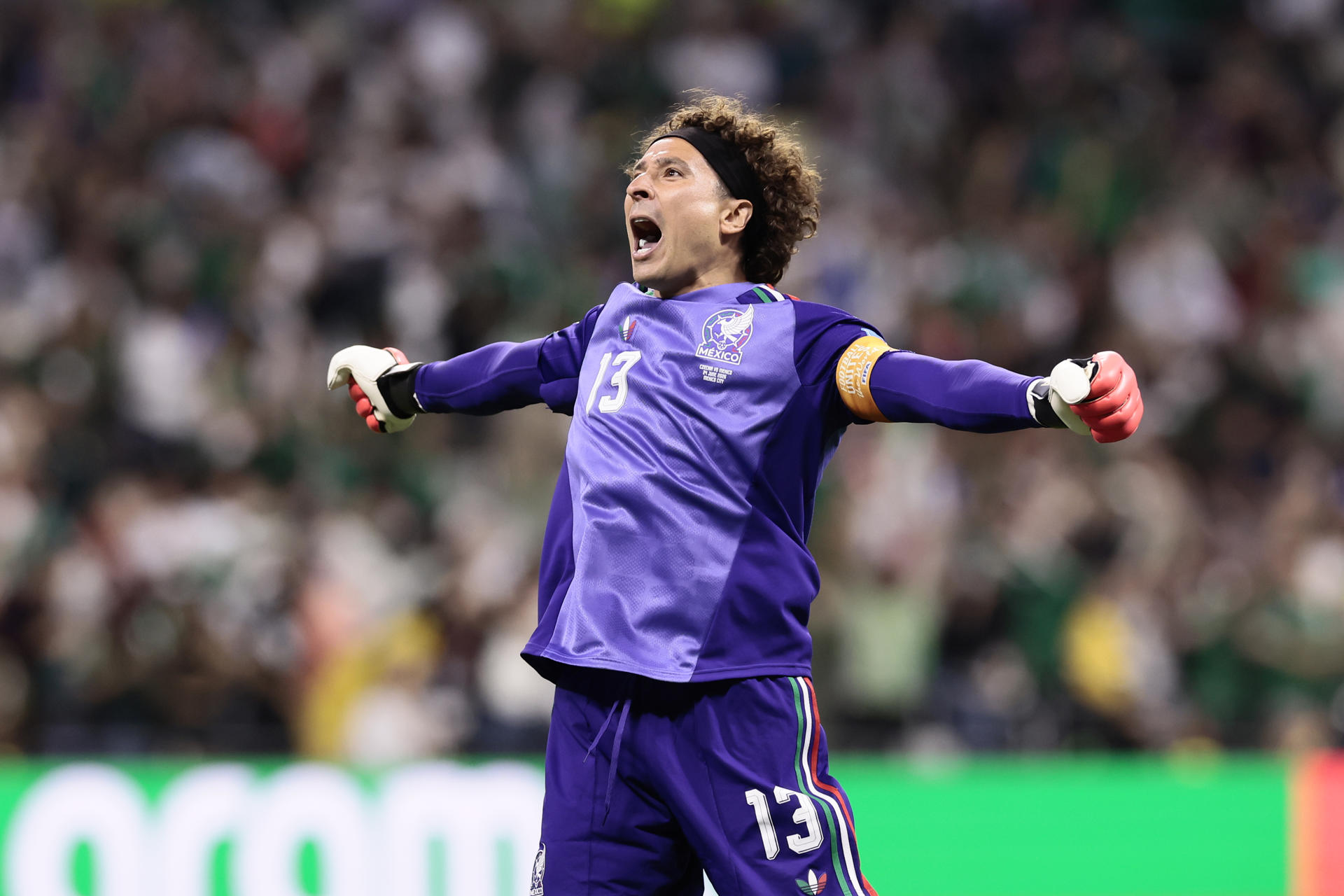 GUILLERMO OCHOA RECIBE HOMENAJE Y TIENE MINUTOS EN SU SEXTA COPA DEL MUNDO