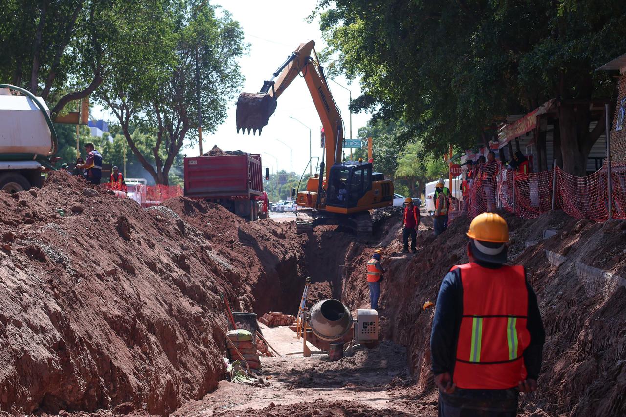 SUPERVISAN ALCALDESA Y GOBERNADOR LA OBRA DE REHABILITACIÓN DE INFRAESTRUCTURA HIDRÁULICA, SANITARIA Y PAVIMENTACIÓN EN CALLE 300