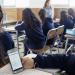 SACARÁN AL CELULAR DE AULAS DE CLASES