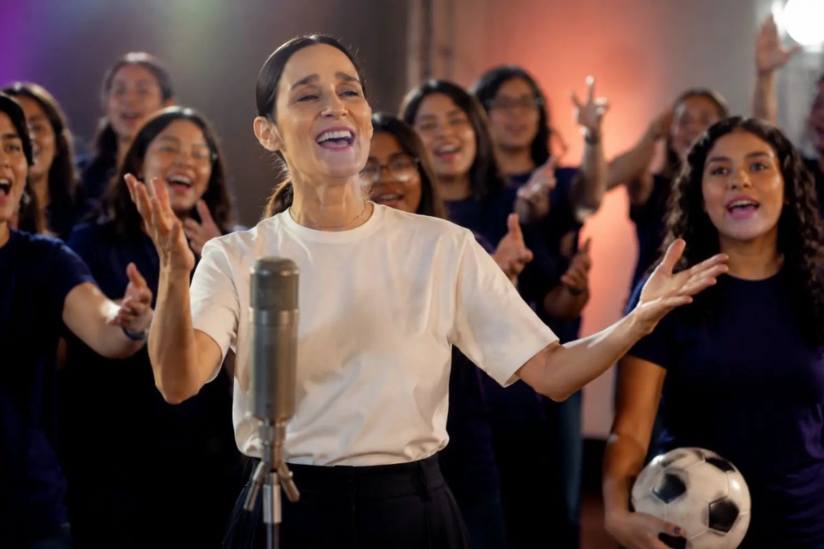 JULIETA VENEGAS DESMIENTE HABER RECIBIDO 14 MILLONES POR ‘LA NIÑA FUTBOLISTA’