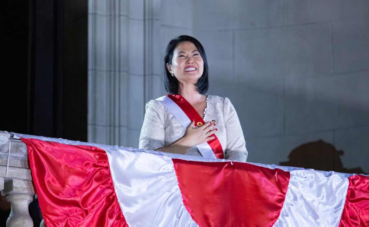 KEIKO FUJIMORI ASUME LA PRESIDENCIA DE PERÚ